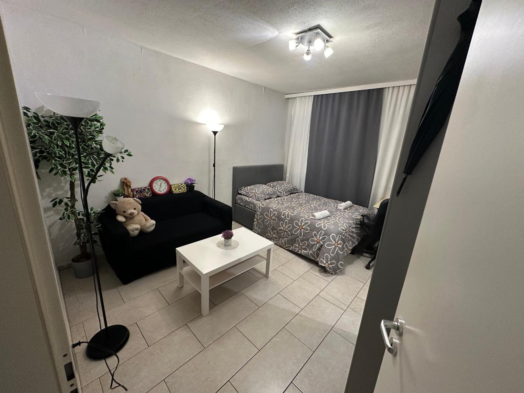 Gießen Schoenes Zimmer In Bahnhofsnaehe In Einer Wohnung Mit Grosser Terrasse מראה חיצוני תמונה